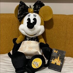 Minnie Mouse The Main Attraction Series Pirates of the Caribbean